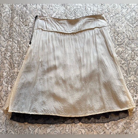 Rachelle Elegant Black Floral Embroidered Skirt - Picture 8 of 9